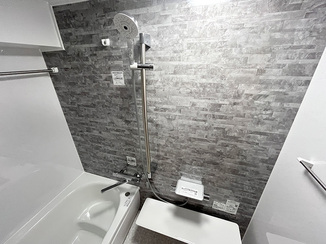 バスルームリフォーム 明るさと掃除ラクを叶えたバスルーム